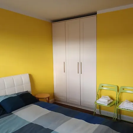 Bed & Breakfast Yellow *