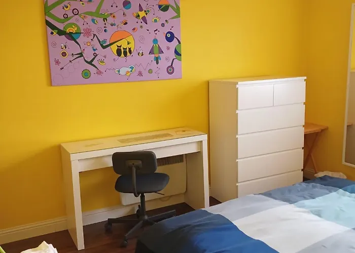 Yellow Bed & Breakfast